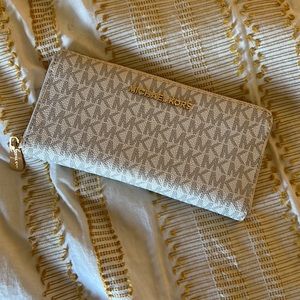 Micheal Kors Long Monogram Wallet